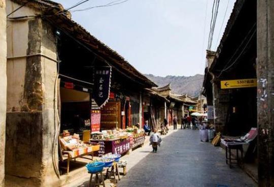 榨水凤凰古镇旅游攻略（畅游古镇，体验传统文化）
