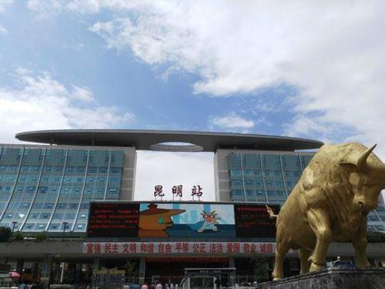 昆明车站旅游指南（带你了解昆明车站的历史和周边景点）