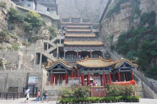 绵山自驾游攻略（带你领略绵山的美景和特色）