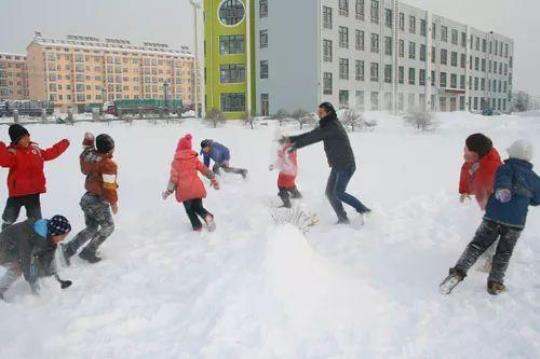关于打雪仗佳句大全 打雪仗句子佳句