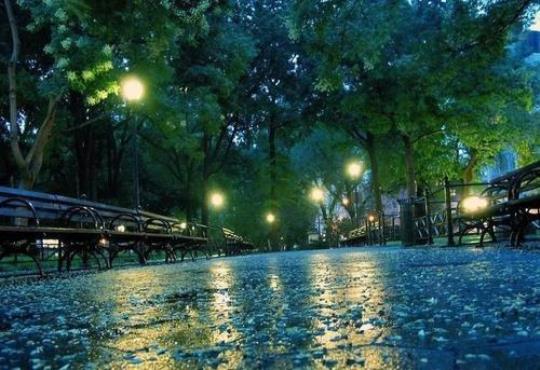 关于下雨伤感女人的句子说说心情大全 关于下雨伤感的歌词