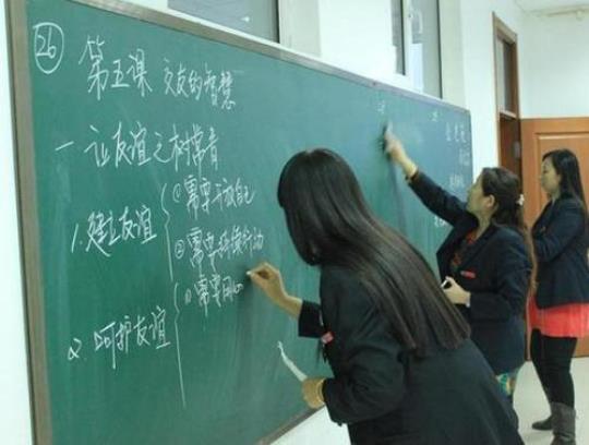 关于表达老师上课很幽默的句子大全 幼儿园老师上课语言表达